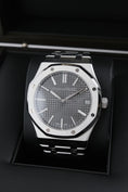 Load image into gallery viewer, Audemars Piguet Royal Oak 41mm 15510ST - Detailansicht 2
