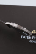 Charger l'image dans la visionneuse de galerie, Patek Philippe Calatrava 5196G-001 - Detailansicht 7
