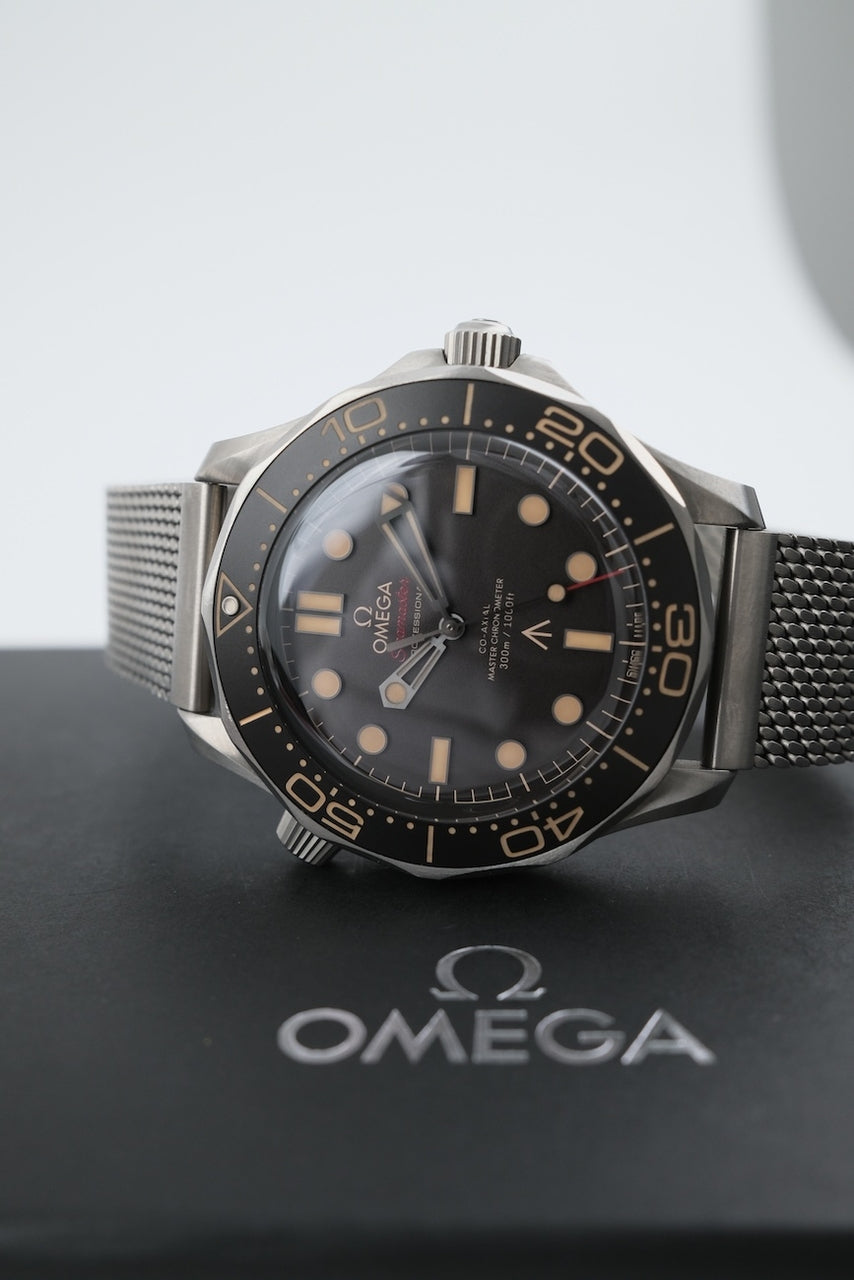 Omega Seamaster Diver 300M 007 Edition 21090422001001 - Detailansicht 2