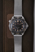 Carica l'immagine nel visualizzatore della galleria, Omega Seamaster Diver 300M 007 Edition 21090422001001 - Detailansicht 1
