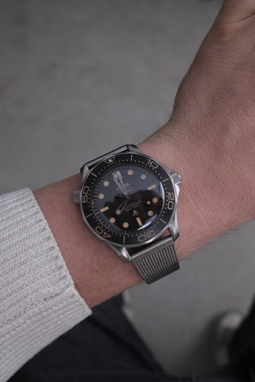 Omega Seamaster Diver 300M 007 Edition 21090422001001 - Detailansicht 10
