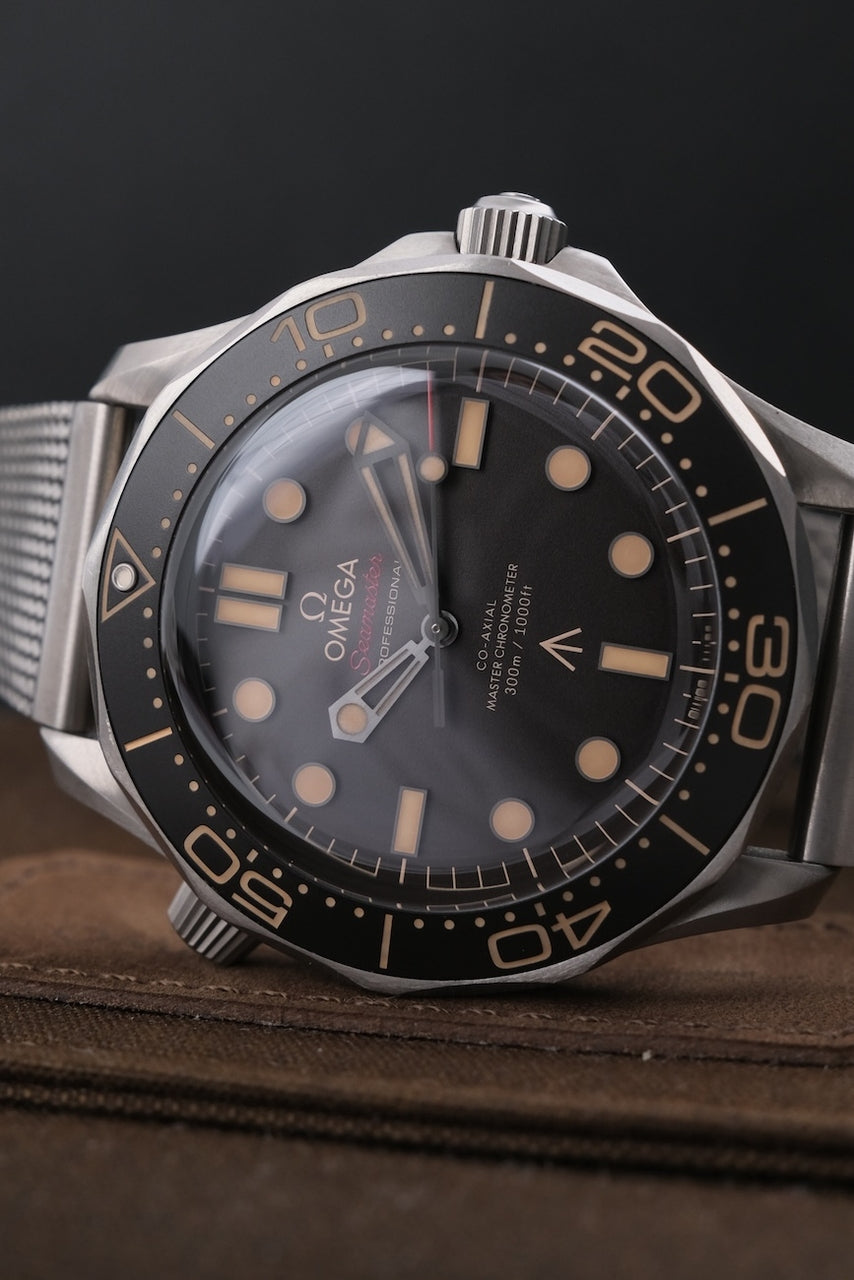 Omega Seamaster Diver 300M 007 Edition 21090422001001 - Detailansicht 4