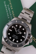 Załaduj obraz do przeglądarki galerii, Rolex Submariner No Date 124060 - Detailansicht 3

