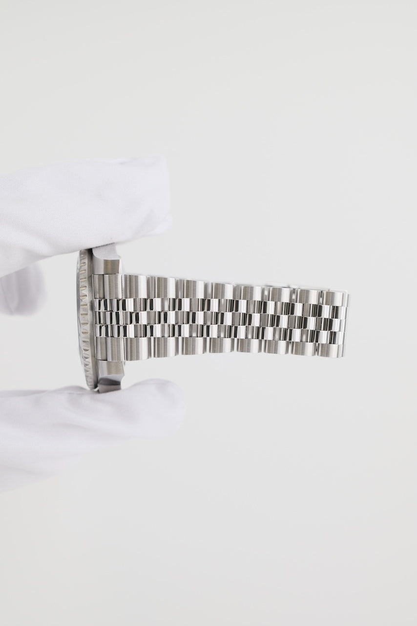 Rolex GMT-Master II 126710BLNR - detailed view 8