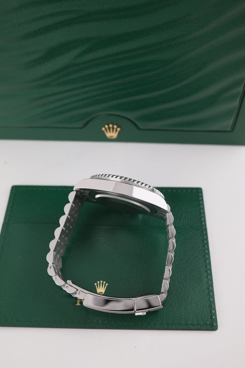 Rolex GMT-Master II 126710BLNR - detailed view 6