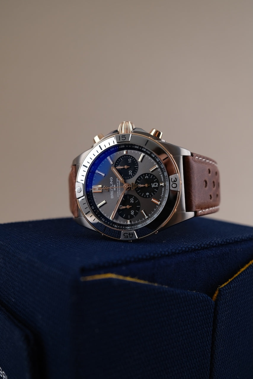 Breitling Chronomat B01 42 Triumph TB0134101M1X1 - Detail view 4