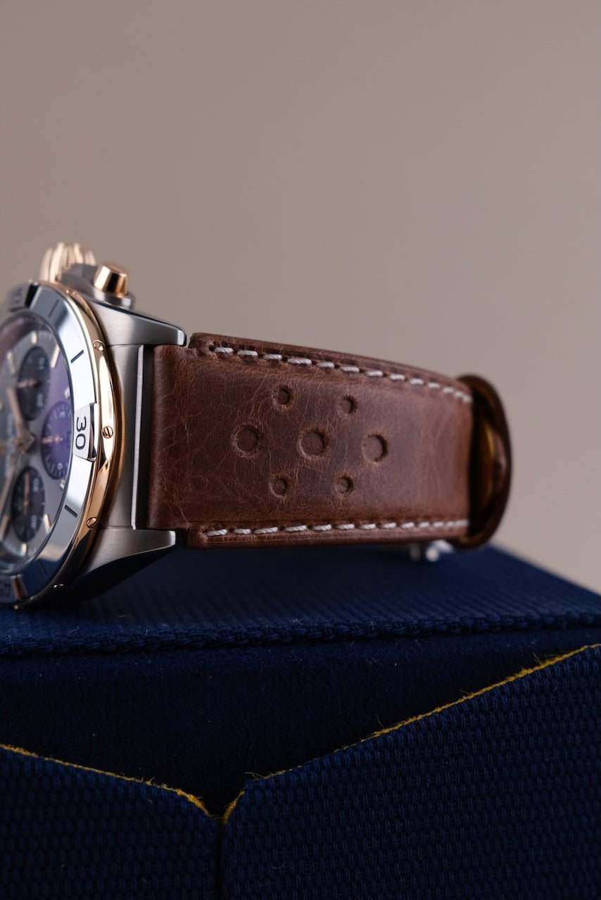 Breitling Chronomat B01 42 Triumph TB0134101M1X1 - Detail view 5
