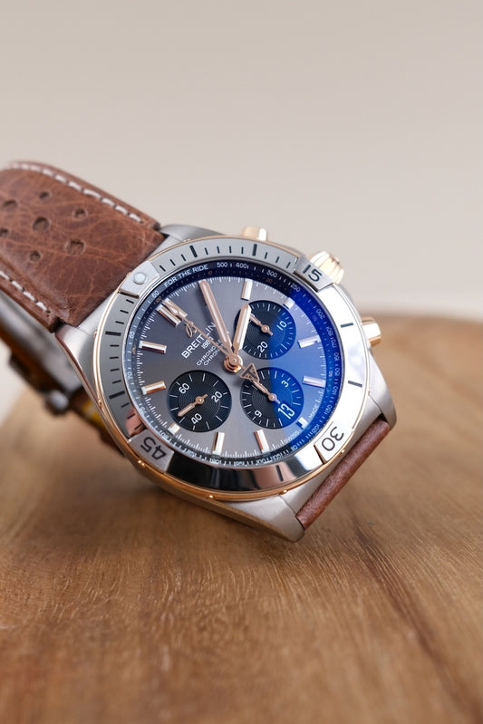Breitling Chronomat B01 42 Triumph TB0134101M1X1 - Detail view 1