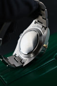 Bild in Galerie-Betrachter laden, Rolex Explorer II 226570 - Detail view 5
