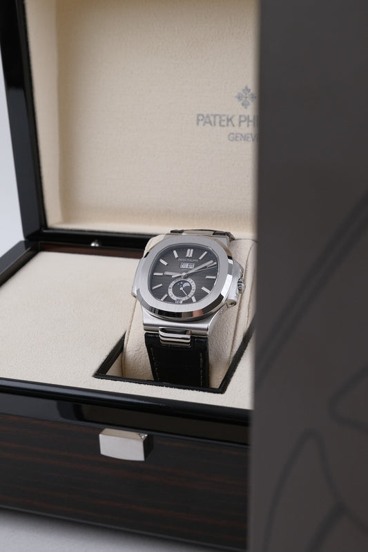 Patek Philippe Nautilus 5726-001 - Detail view 1