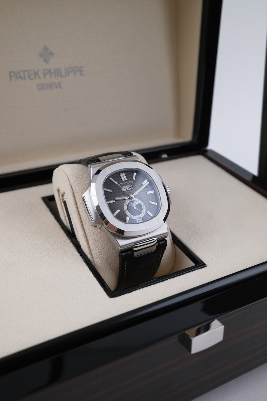Patek Philippe Nautilus 5726-001 - Detail view 6