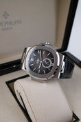 Bild in Galerie-Betrachter laden, Patek Philippe Nautilus 5726-001 - Main product image
