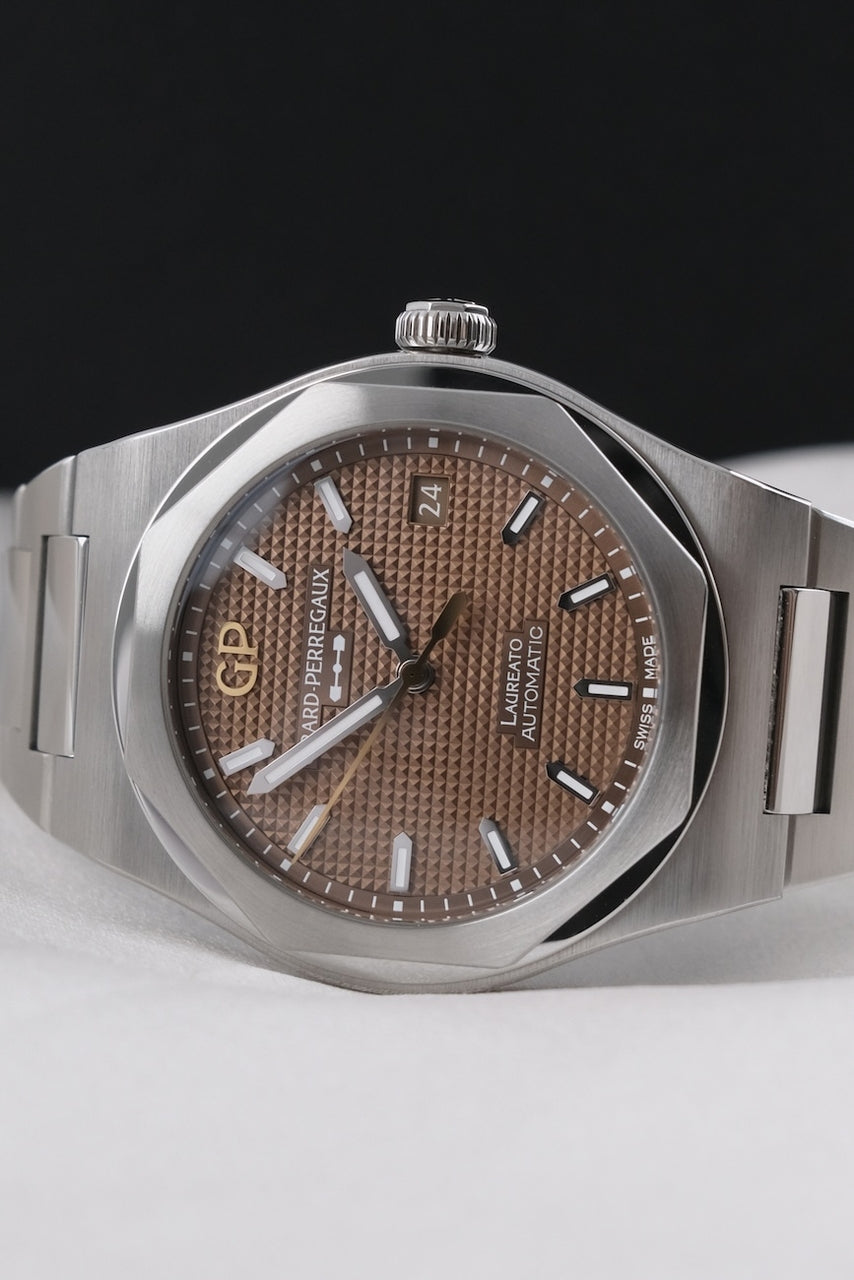 Girard Perregaux Laureato 81005-11-3154-1CM - Detailansicht 2