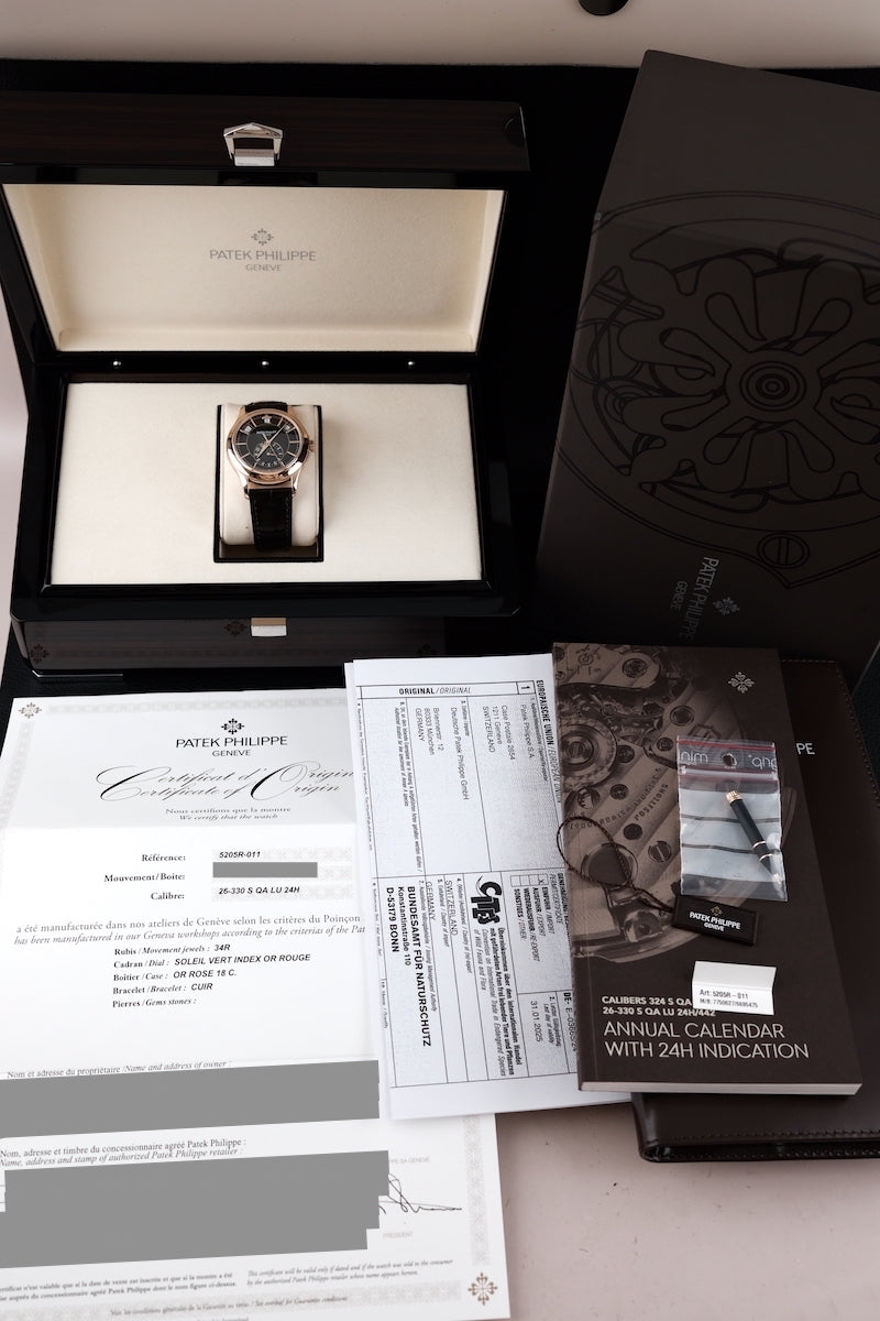 Patek Philippe Annual Calendar 5205R-011 - Papiere und oder Lieferumfang