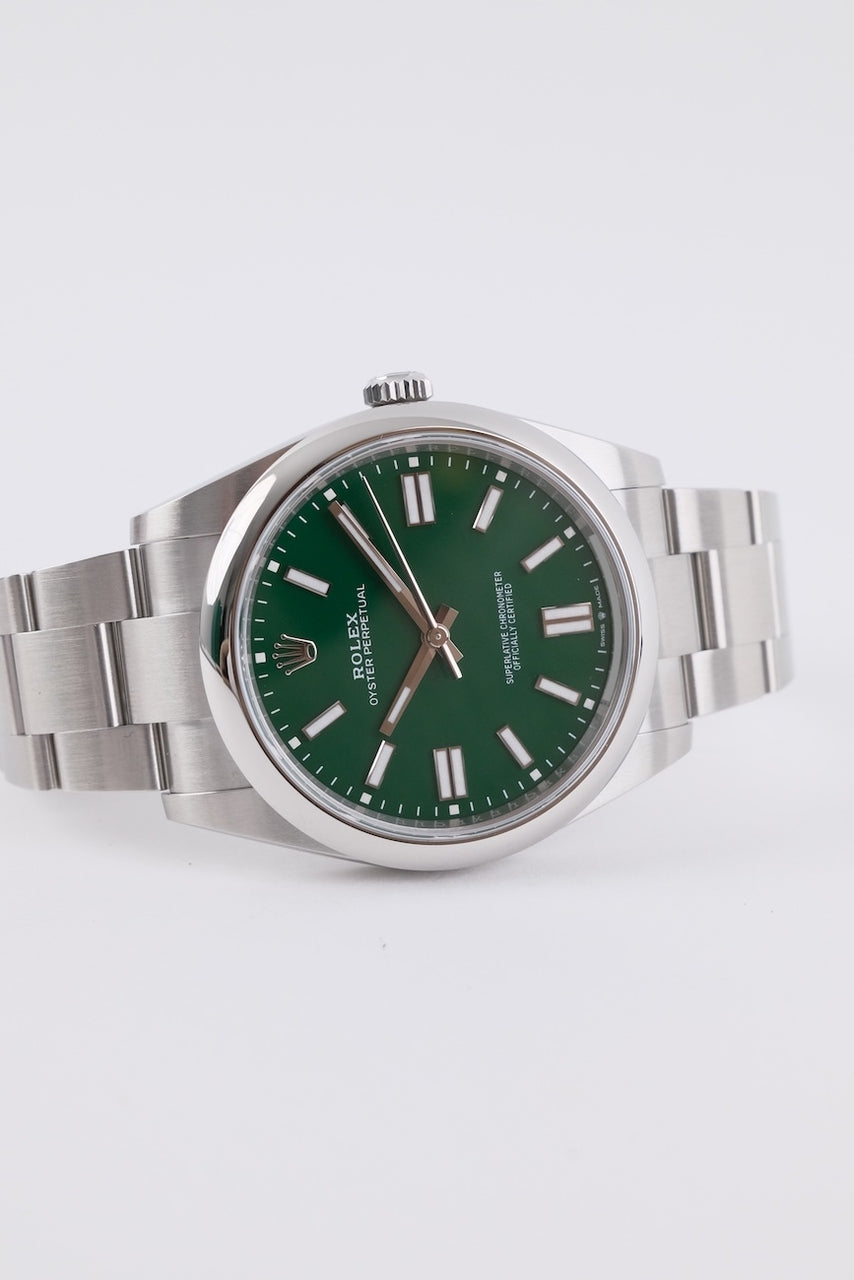 Rolex Oyster Perpetual 41 124300 - Detail view 4