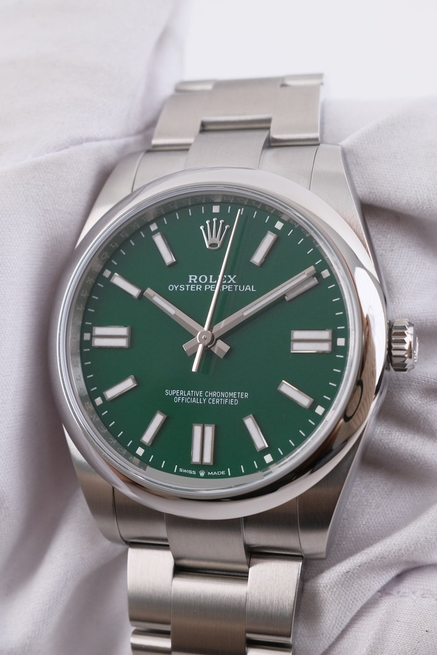 Rolex Oyster Perpetual 41 124300 - Detail view 2