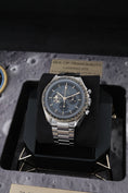 Carica l'immagine nel visualizzatore della galleria, Omega Speedmaster Professional Moonwatch 31020425001001 - Vista dettagliata 2
