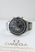 Carica l'immagine nel visualizzatore della galleria, Omega Speedmaster Professional Moonwatch 31020425001001 - Thumbnail
