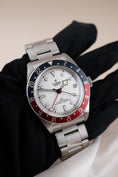 Carica l'immagine nel visualizzatore della galleria, Tudor Black Bay GMT Opaline 79830RB - Detailansicht 1
