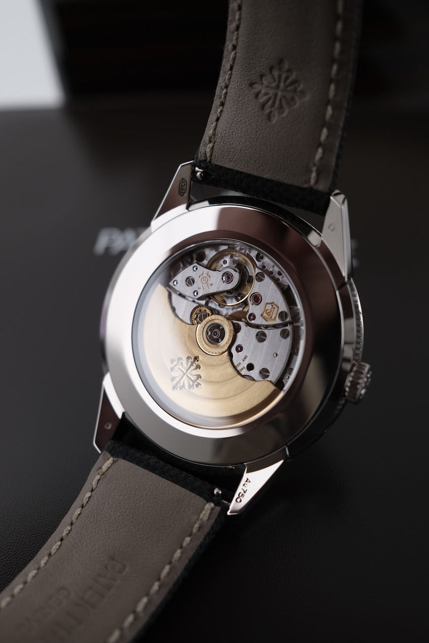 Patek Philippe Calatrava 5226G-001 - Detailansicht 8