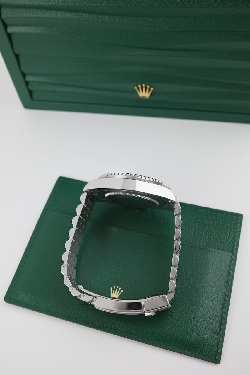 Rolex GMT-Master II 126710BLRO - detailed view 6