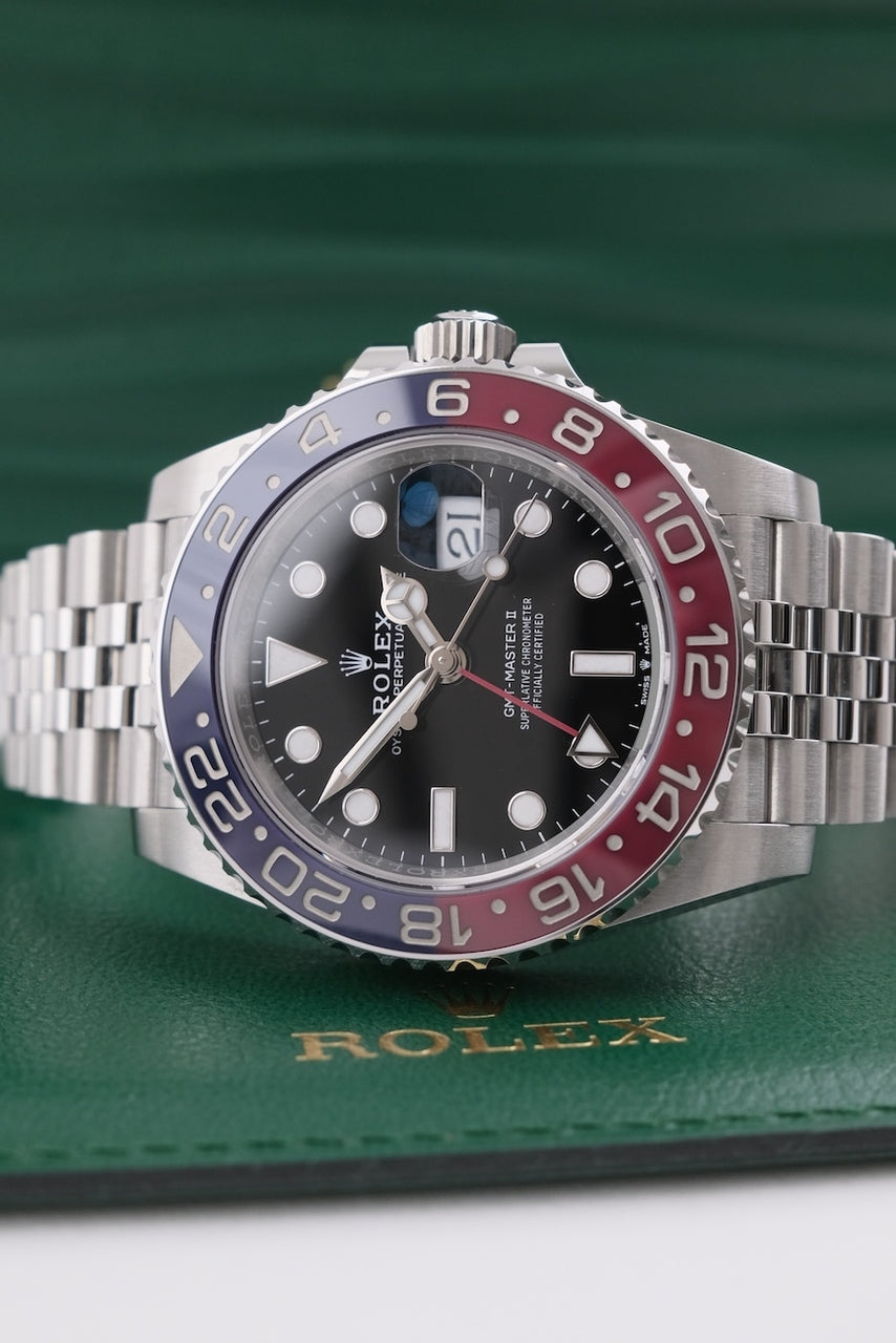 Rolex GMT-Master II 126710BLRO - detailed view 3