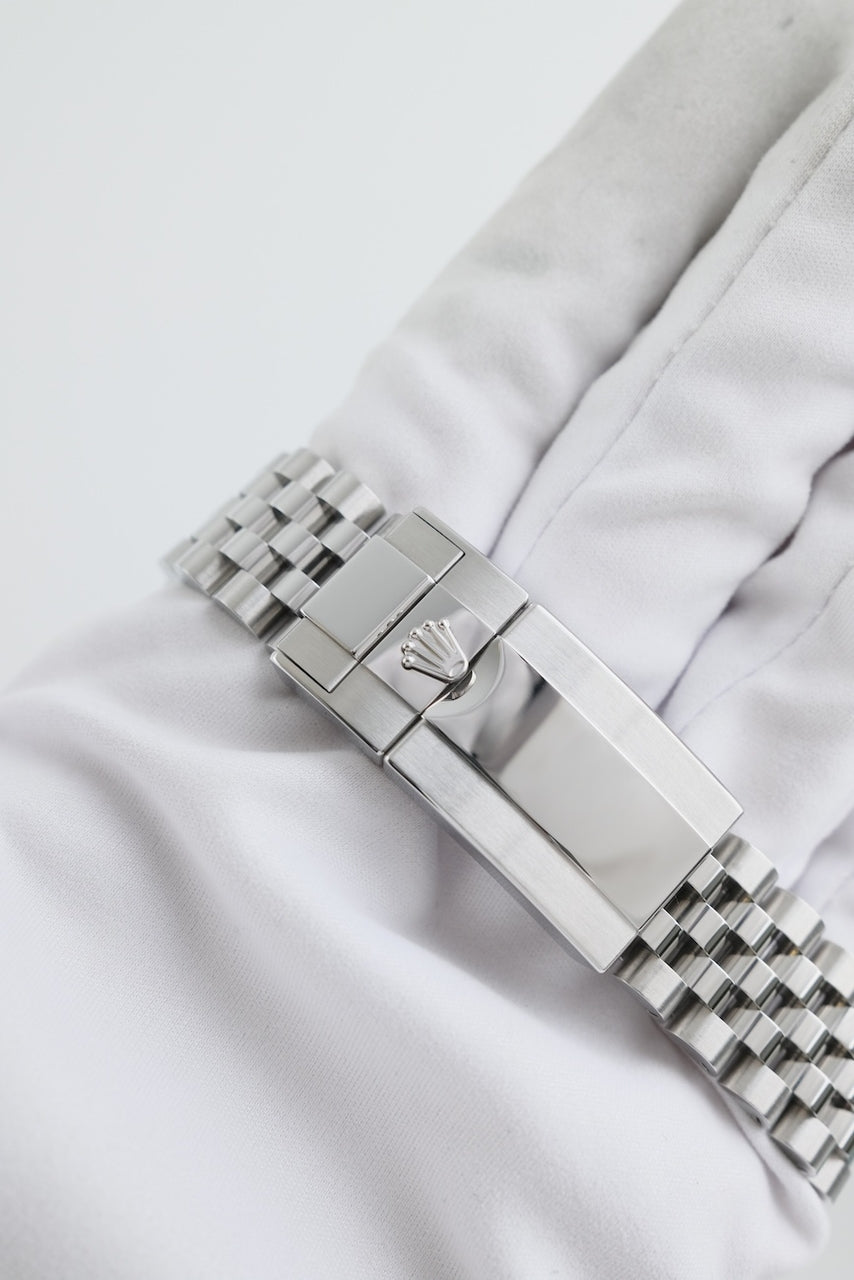 Rolex GMT-Master II 126710BLRO - detailed view 7
