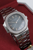 Carica l'immagine nel visualizzatore della galleria, Patek Philippe Nautilus 3800/001 - Vista dettagliata 1
