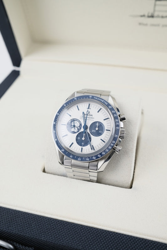 Omega Speedmaster Snoopy 31032425002001 - Detailansicht 1
