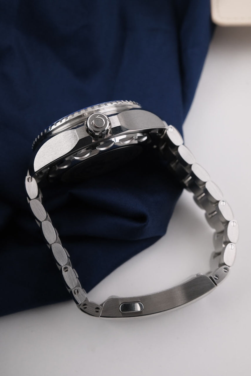 Omega Seamaster Planet Ocean Ultra Deep 6000m 215.30.46.21.04.001 - Detailed view 6