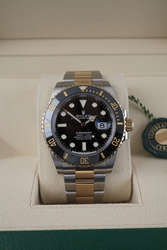 Rolex Submariner Date 126613LN - Detail view 1