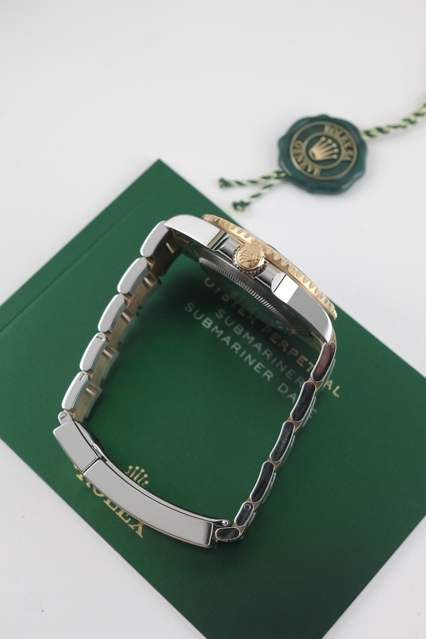 Rolex Submariner Date 126613LN - Detail view 5