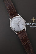 Bild in Galerie-Betrachter laden, Patek Philippe Calatrava 5196G-001 - Detailansicht 1
