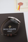 Bild in Galerie-Betrachter laden, Patek Philippe Calatrava 5196G-001 - Detailansicht 9
