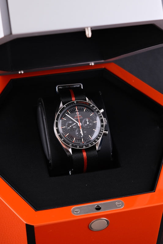 Omega Speedmaster Professional Moonwatch Ultraman 31112423001001 - Detail view 1