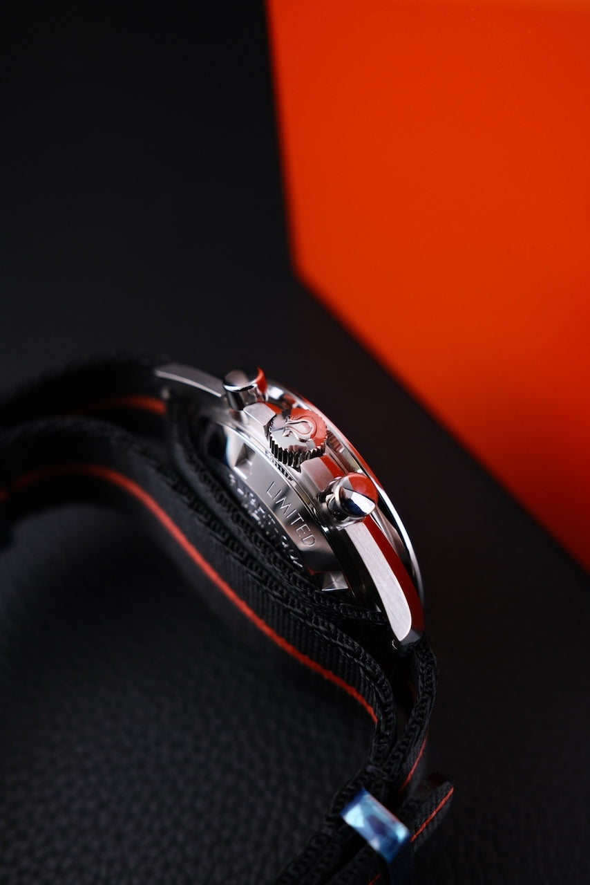 Omega Speedmaster Professional Moonwatch Ultraman 31112423001001 - Detail view 6