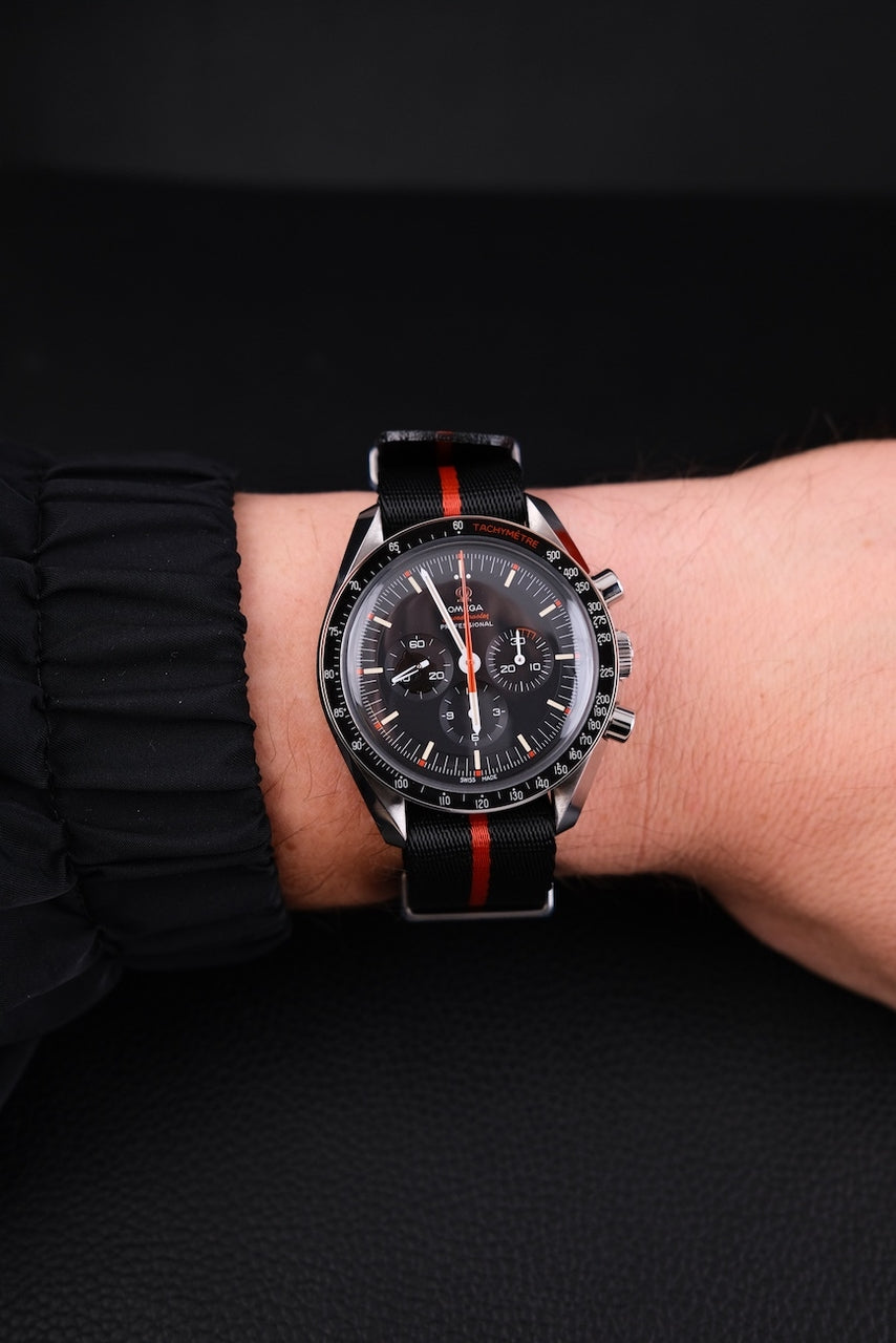 Omega Speedmaster Professional Moonwatch Ultraman 31112423001001 - Detail view 9