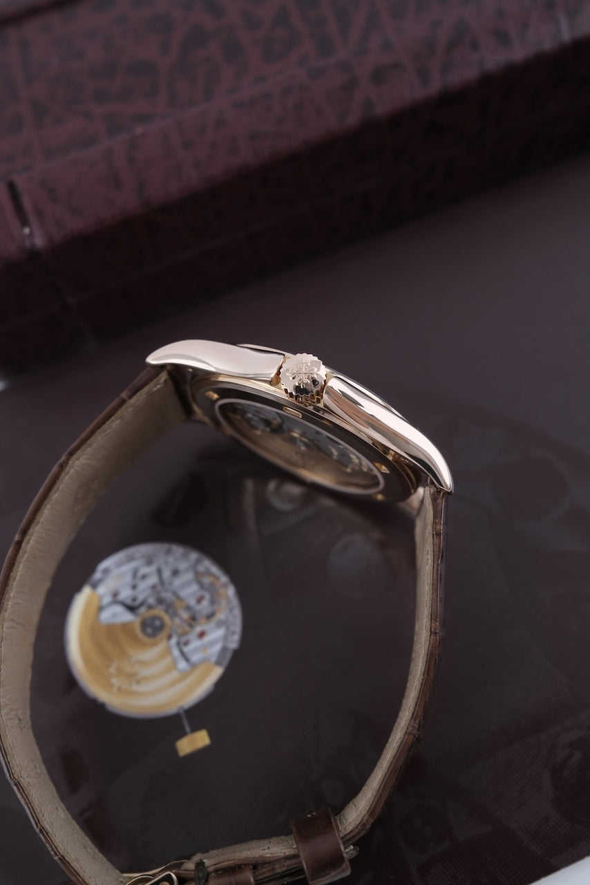Patek Philippe Calatrava 5107R-001 - Detailed view 6