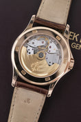 Load image into gallery viewer, Patek Philippe Calatrava 5107R-001 - Detailed view 5
