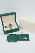 Cargue la imagen en el visor de la galería, Rolex GMT-Master II  126711CHNR - Papiere und oder Lieferumfang

