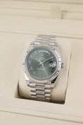 Załaduj obraz do przeglądarki galerii, Rolex Day-Date 40 228236 - Widok szczegółowy 1
