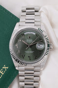 Załaduj obraz do przeglądarki galerii, Rolex Day-Date 40 228236 - Miniatura
