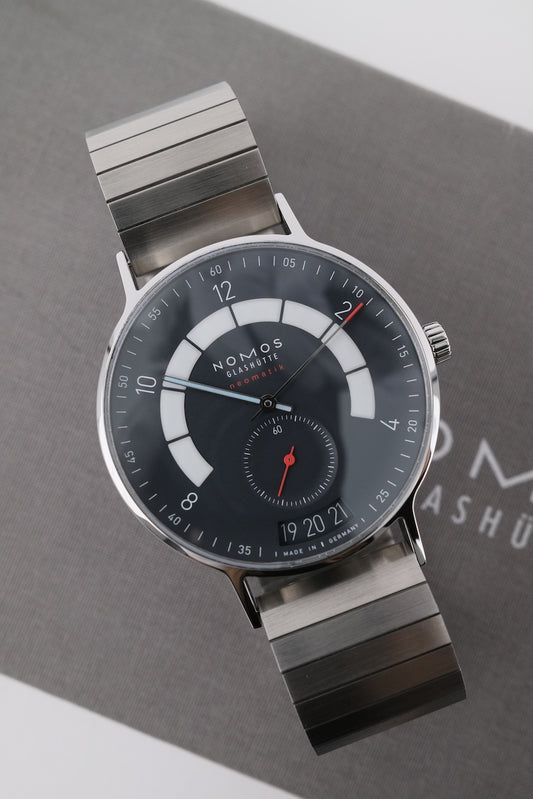 Nomos Autobahn 1302 - Detailansicht 1