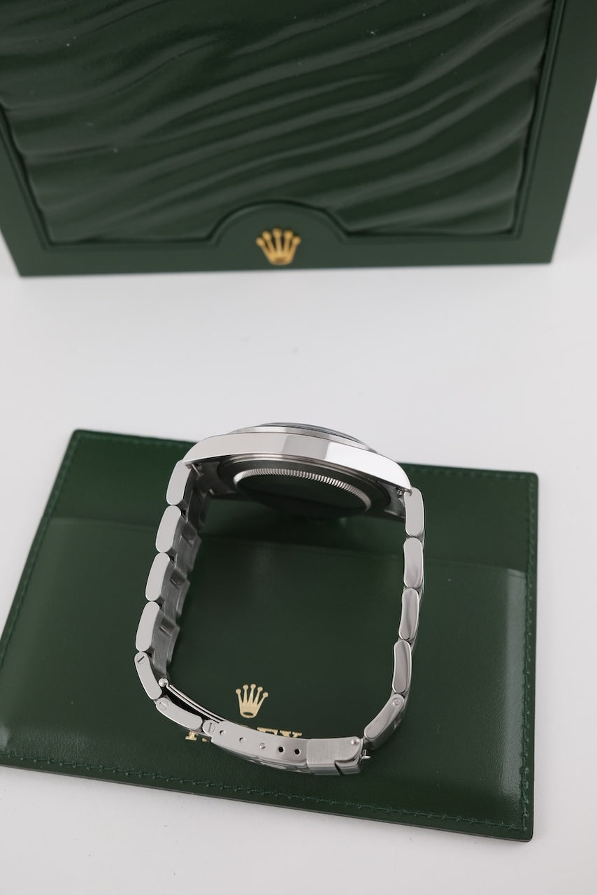 Rolex Explorer II 16570 - detailed view 6