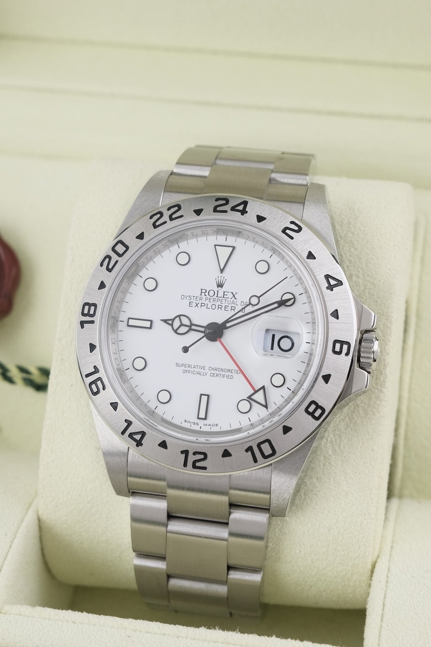 Rolex Explorer II 16570 - detailed view 2