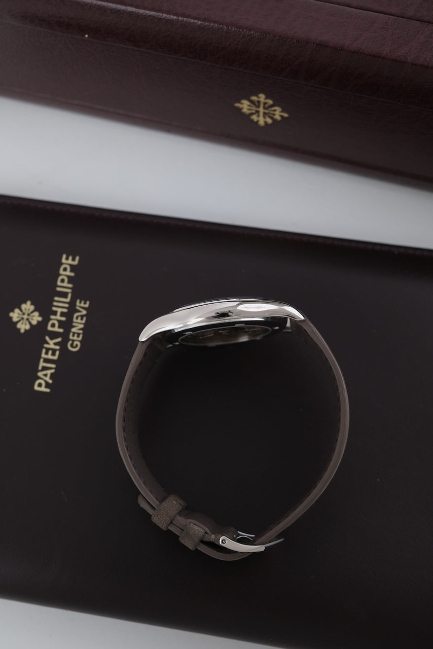 Patek Philippe Calatrava 5107G - vue détaillée 6