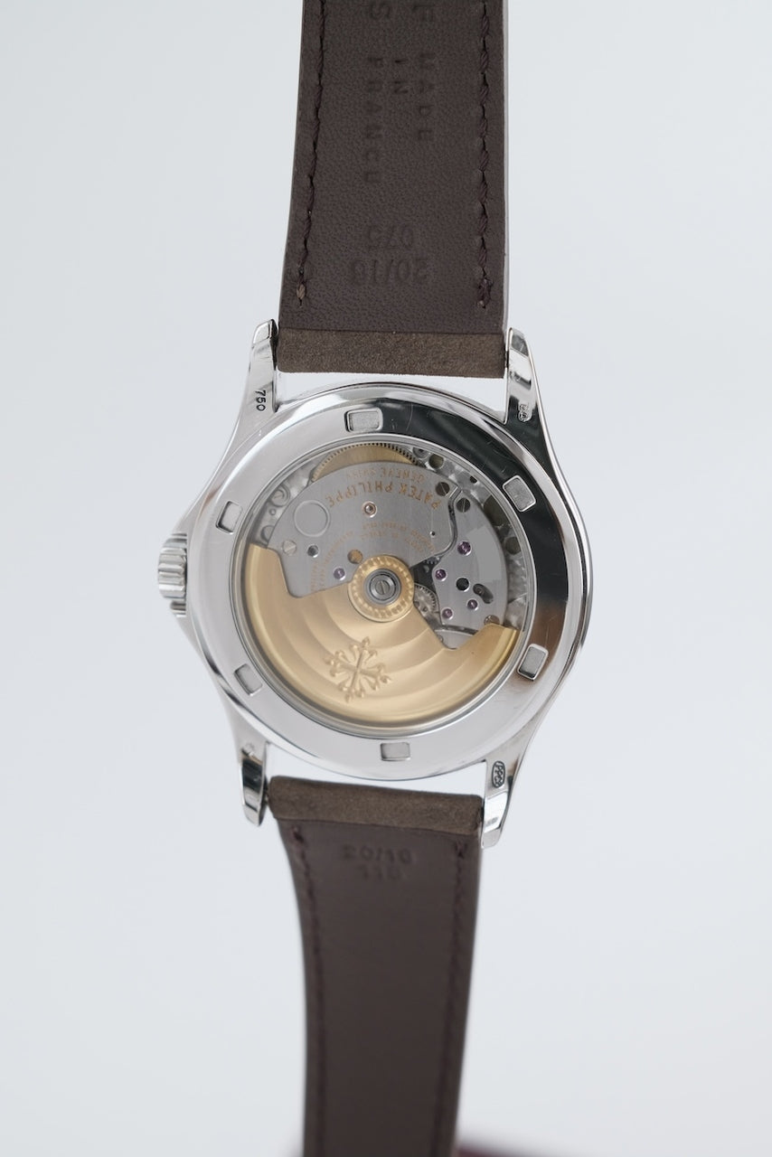 Patek Philippe Calatrava 5107G - vue détaillée 9