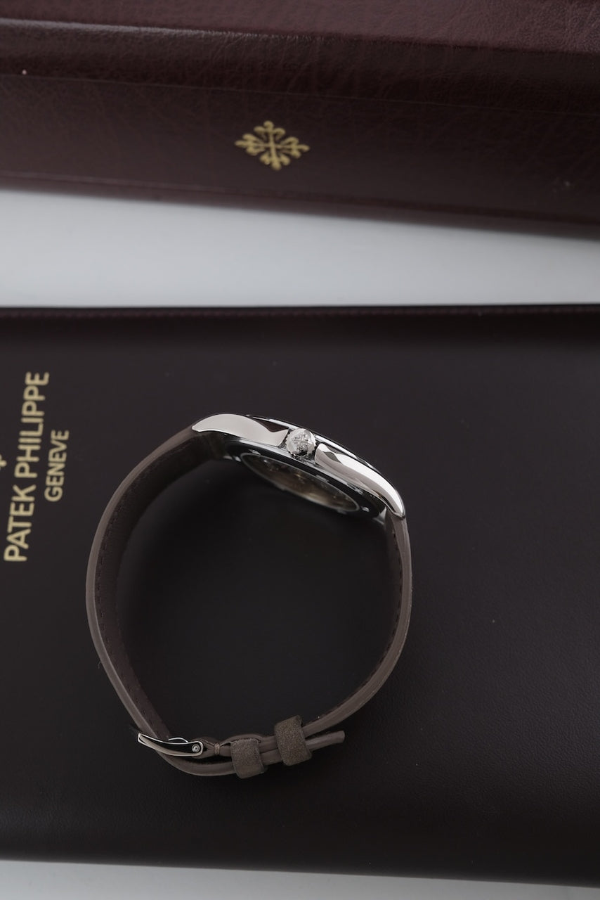 Patek Philippe Calatrava 5107G - vue détaillée 5