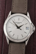 Charger l'image dans la visionneuse de galerie, Patek Philippe Calatrava 5107G - Vue détaillée 2
