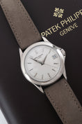 Charger l'image dans la visionneuse de galerie, Patek Philippe Calatrava 5107G - Vignette
